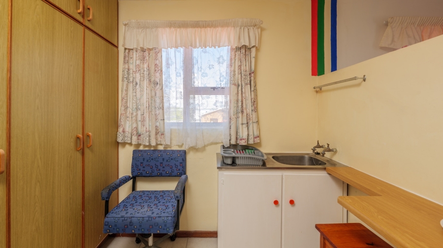 5 Bedroom Property for Sale in Struisbaai Western Cape